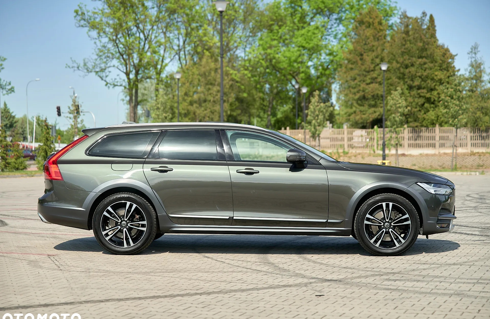 Volvo V90 Cross Country cena 118900 przebieg: 155000, rok produkcji 2017 z Płock małe 781